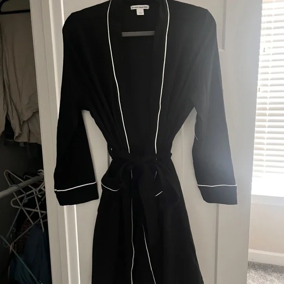 Black Robe - Picture 2 of 4